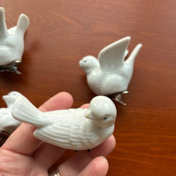 Vintage Bird Ornaments White Clip On Set of 5 Porcelain - Picture 5 of 9
